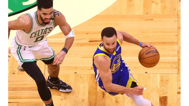 Stephen Curry dejó la mejor postal ante Jayson Tatum, pero la victoria fue para Boston Celtics