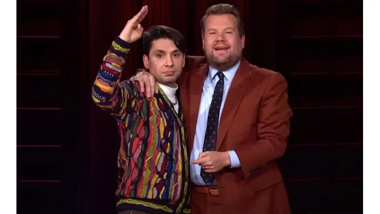 Fabrizio Copano junto a James Corden al cerrar su rutina.