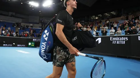 Kokkinakis ganó los dos primeros sets, pero en los tres siguientes se encontró con un Murray gigante. El australiano se fue del Melbourne Park con la raqueta partida en la mitad.