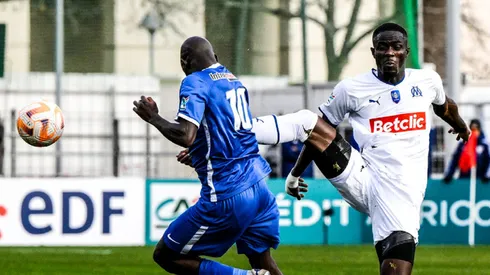 Eric Bailly y la acción que le costó siete fechas de castigo en el fútbol de Francia.