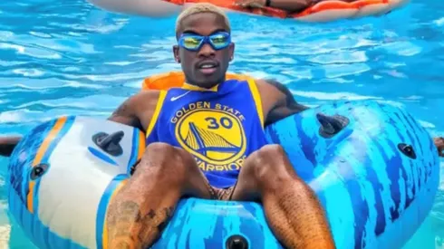 Fabián Castillo luce en su pierna derecha tatuajes de personajes del Chavo del 8