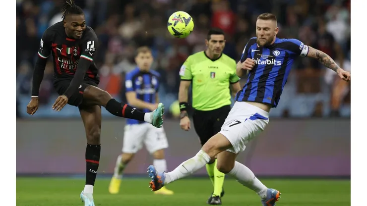 Derby della Madonnina: Inter campeón de la Supercopa de Italia contra AC Milan.