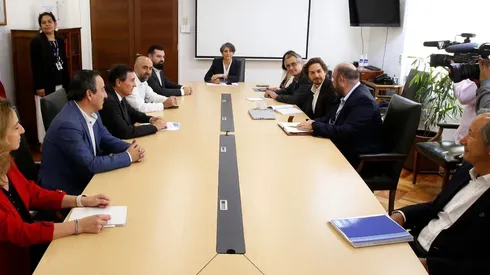 Minsal se reúne con isapres