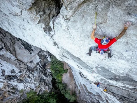Escalador brasileño trepó la boca de la cueva más grande del mundo