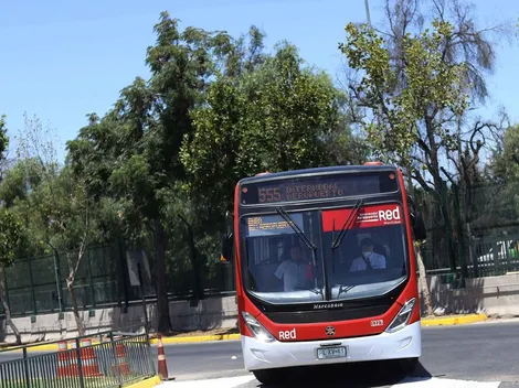 ¿Cuál es el recorrido de la micro 555 que va al Aeropuerto?