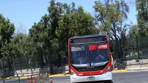 ¿Cuál es el recorrido de la micro 555 que va al Aeropuerto?