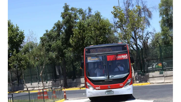 ¿Cuál es el recorrido de la micro 555 que va al Aeropuerto?
