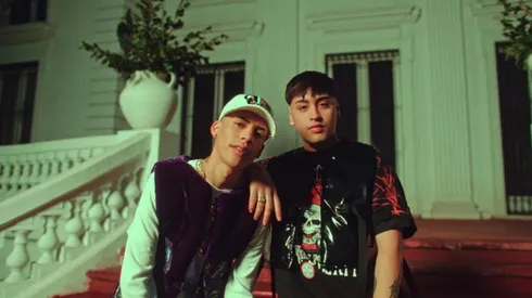 Cris MJ (gorro blanco) junto a Thiago.