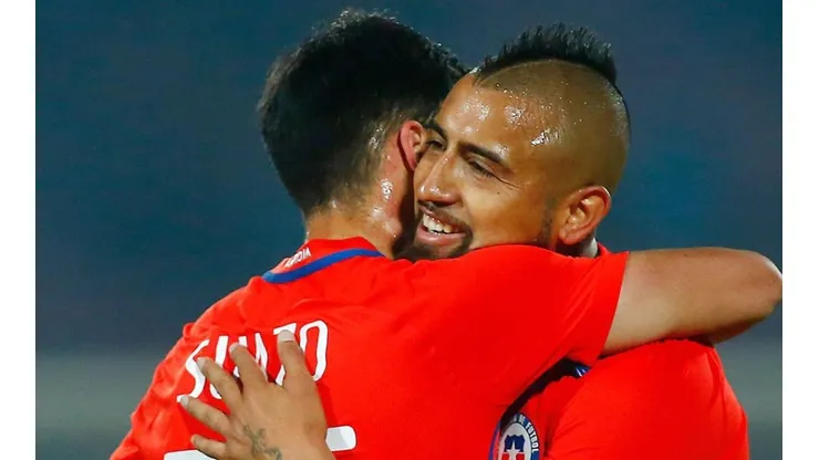 VIdal festeja y desea éxito a Gabriel Suazo por su fichaje en Francia.