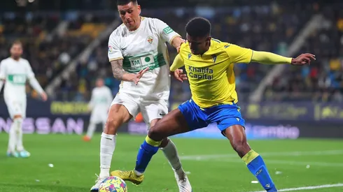 Enzo Roco fue titular en el Elche