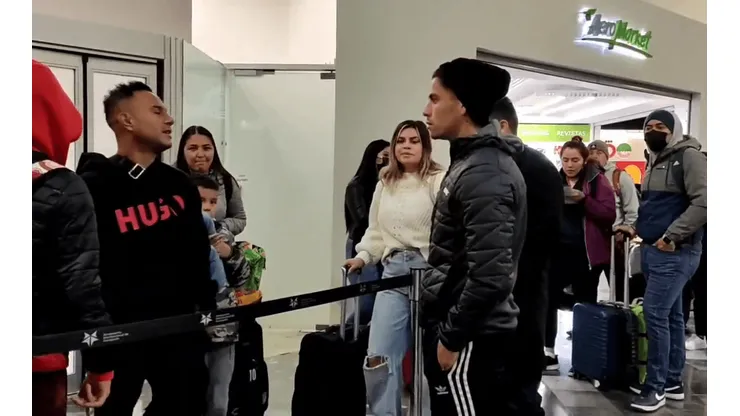 Víctor Dávila fue hasta el aeropuerto para despedirse de Luis Montes. (Captura).