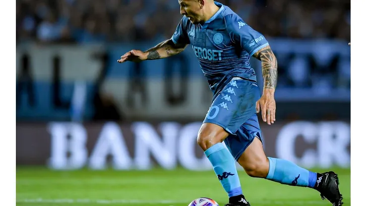 Emiliano Vecchio en acción por Racing Club de Avellaneda, aunque por estos días se recupera de una grave lesión.