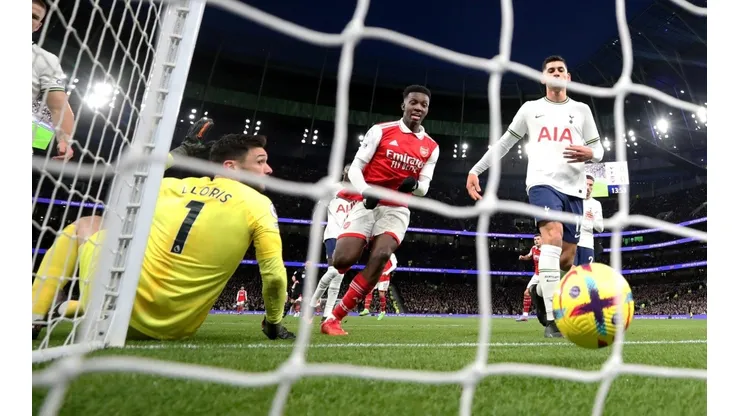 Lloris se mandó flor de condoro en el primer gol de Arsenal