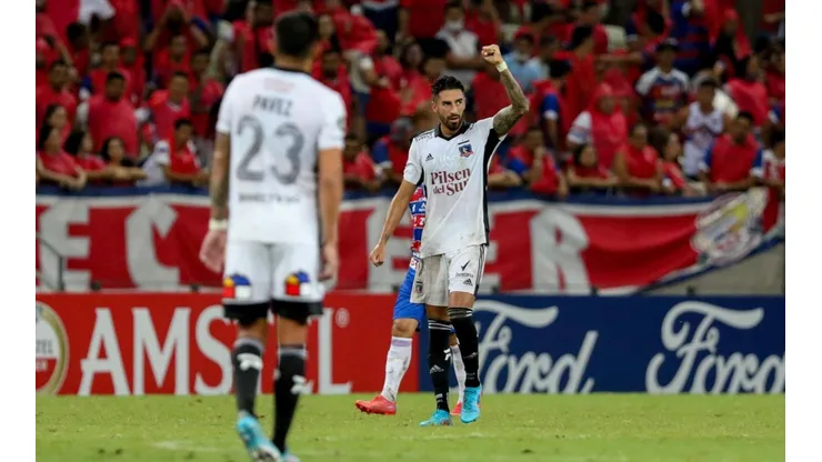 Juan Martín Lucero le anotó a Fortaleza con Colo Colo en el estadio Arena Castelao.