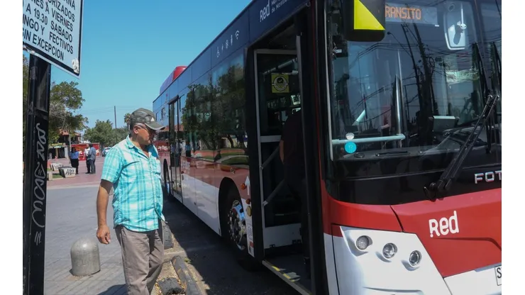 ¿Cuánto costará el recorrido del bus 555 al Aeropuerto de Santiago?