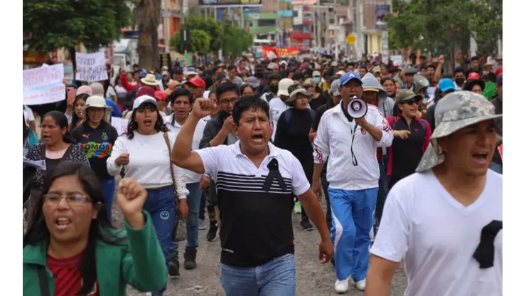 ¿Por qué el Gobierno llamó a no viajar a Perú?