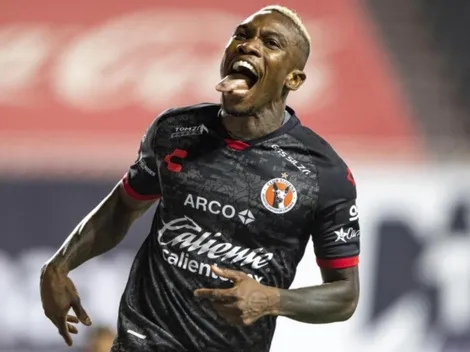 Fabián Castillo "toma fuerza" para llegar a Colo Colo