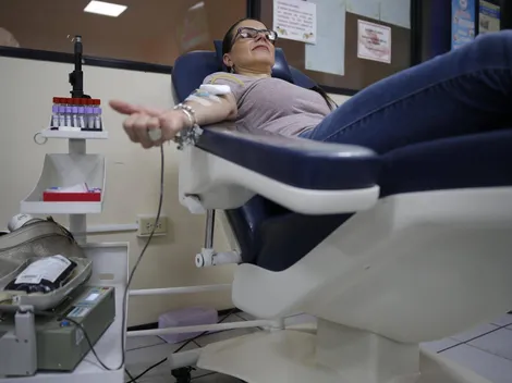 ¿Por qué algunos extranjeros no pueden donar sangre en Chile?