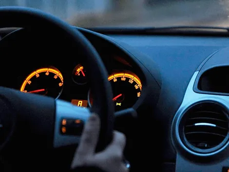 Cuatro razones de por qué se prende la luz del tablero del auto