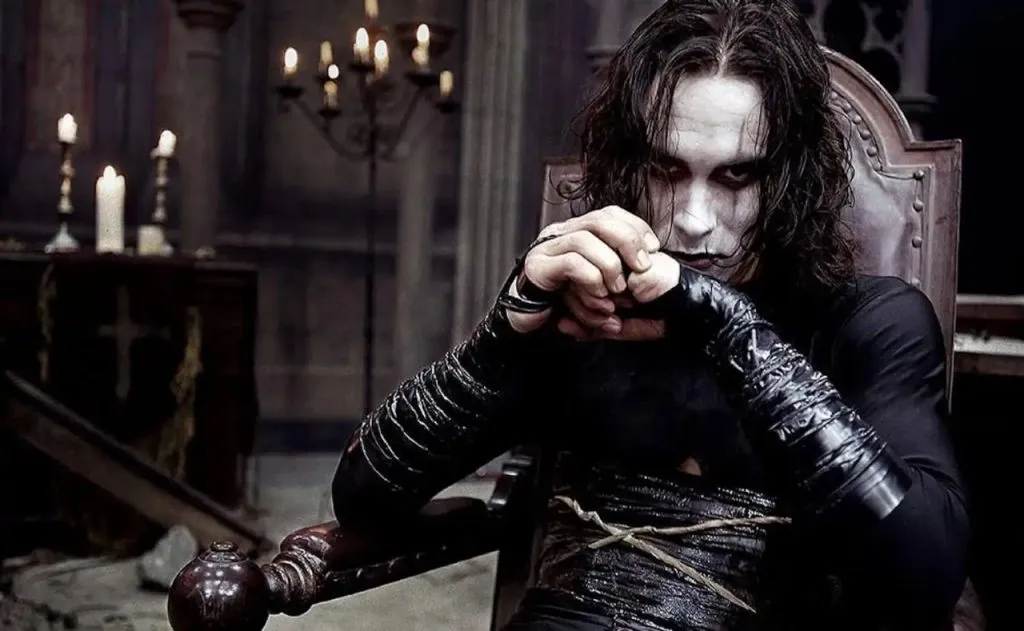 Brandon Lee como Eric Draven alias El Cuervo