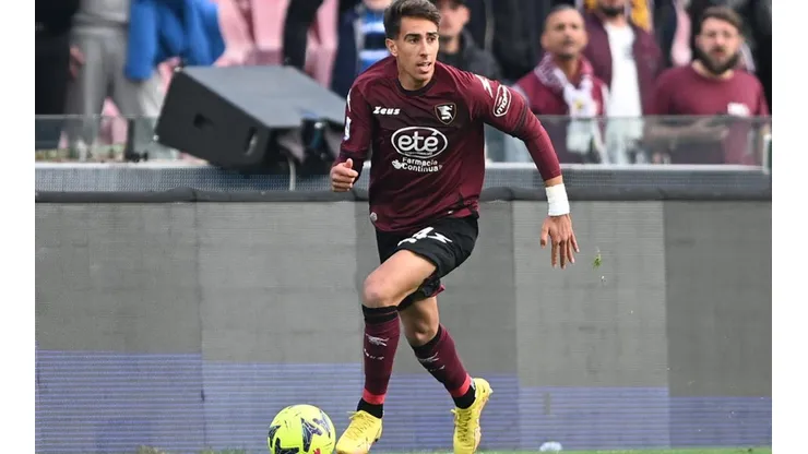 Diego Valencia con la camiseta del Salernitana