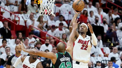 Jimmy Butler aportó con 35 puntos para su equipo