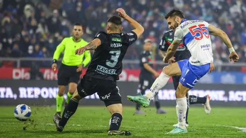 Gary Kagelmacher en un partido ante Palestino. El uruguayo fue una pieza clave para Ariel Holan en la segunda parte de la temporada 2022 en la UC.