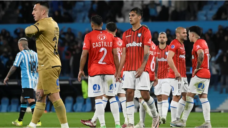 Huachipato fue goleado por Racing y quedó eliminado en Copa Sudamericana.