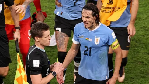 Cavani indignado con el juez alemán Daniel Siebert