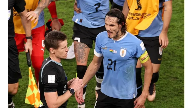 Cavani indignado con el juez alemán Daniel Siebert