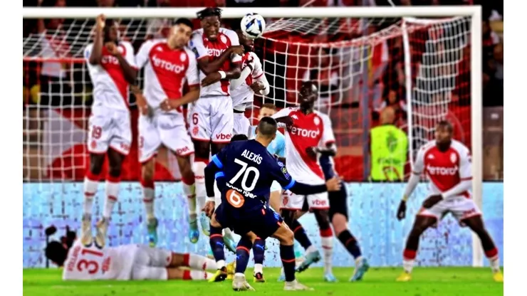 El golazo de tiro libre de Alexis al Mónaco de noviembre pasado.