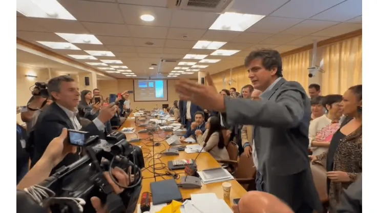 ¿Cuál es la polémica entre diputados De la Carrera y Schalper?