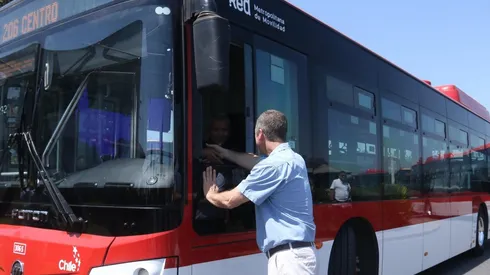 ¿De qué estación sale el recorrido 555 que llega al Aeropuerto?