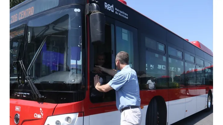 ¿De qué estación sale el recorrido 555 que llega al Aeropuerto?