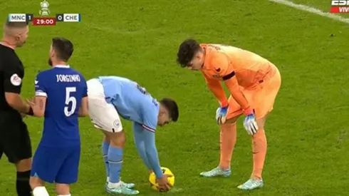 Dibu Martínez le convirtió un penal a Kepa en la FA Cup