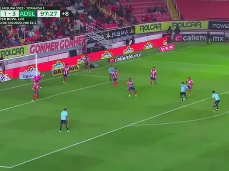 Ángelo Araos anota tremendo golazo en México