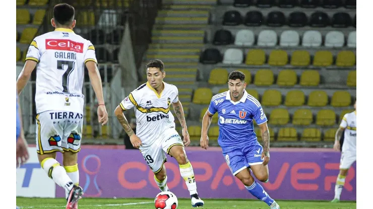 Sebastián Galani anotó el primer gol de Coquimbo Unido ante la U y elogió mucho a Luciano Cabral, quien lleva el balón.