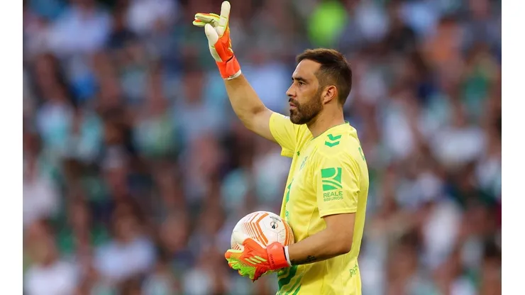 Bravo regresa a la titularidad tras dos partidos.