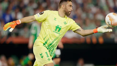 Bravo recibió un gol culpa de un blooper y después gestó el cuarto tanto del Betis.