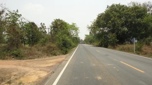 El hombre pensaba que su esposa estaba durmiendo en el asiento trasero del vehículo.