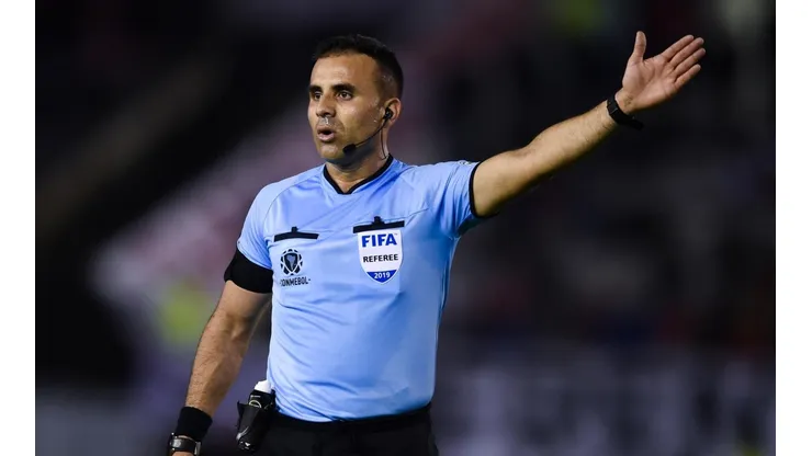 Piero Maza encabeza listado de árbitros chilenos FIFA