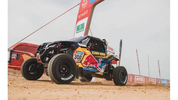 Francisco López sigue firme en el liderato del Dakar