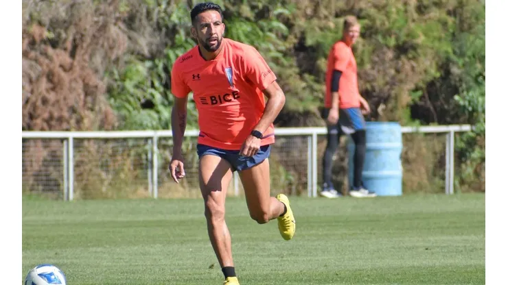 Mauricio Isla fue parte del amistoso en que la UC venció a Magallanes en San Carlos.