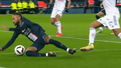 Piscinazo y expulsión de Neymar en el PSG en la previa del Año Nuevo.