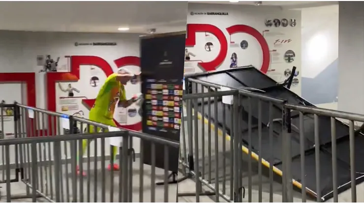 Mele descargó su ira en la zona mixta tras la elimianción.