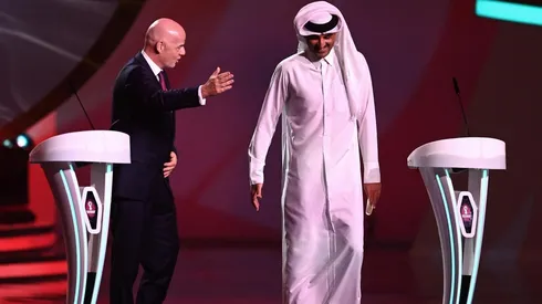 Infantino junto a Sheikh Tamim bin Hamad Al Thani en la final de la Copa del Mundo de Qatar