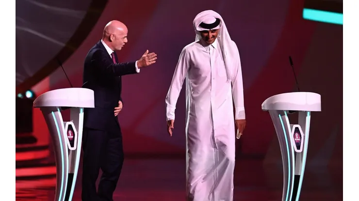 Infantino junto a Sheikh Tamim bin Hamad Al Thani en la final de la Copa del Mundo de Qatar
