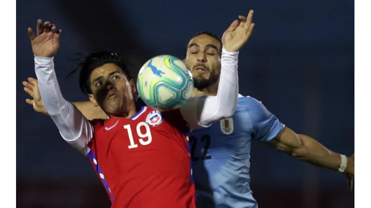 Dávila jugó ante Uruguay el 8 de octubre de 2020 en las Eliminatorias rumbo a Qatar 2022.