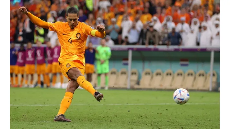 Van Dijk falló el primer penal de Países Bajos ante Argentina por los cuartos de final del Mundial de Qatar 2022.