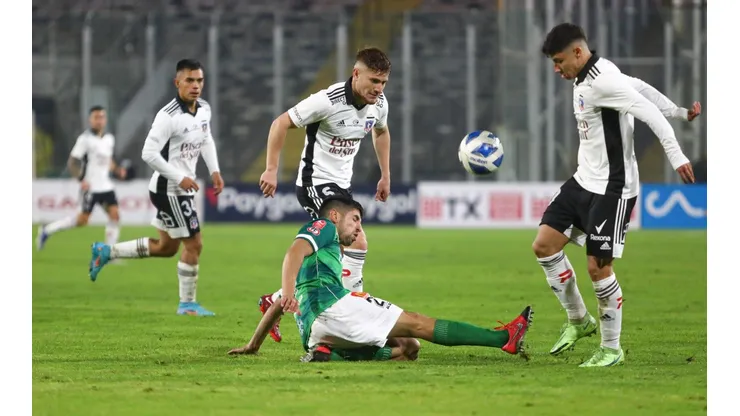 David Tati en acción ante Colo Colo con la camiseta de Deportes Temuco en la Copa Chile 2022.